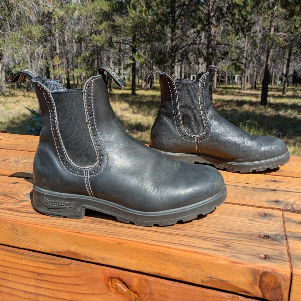 Blundstones Black High Top, US 7